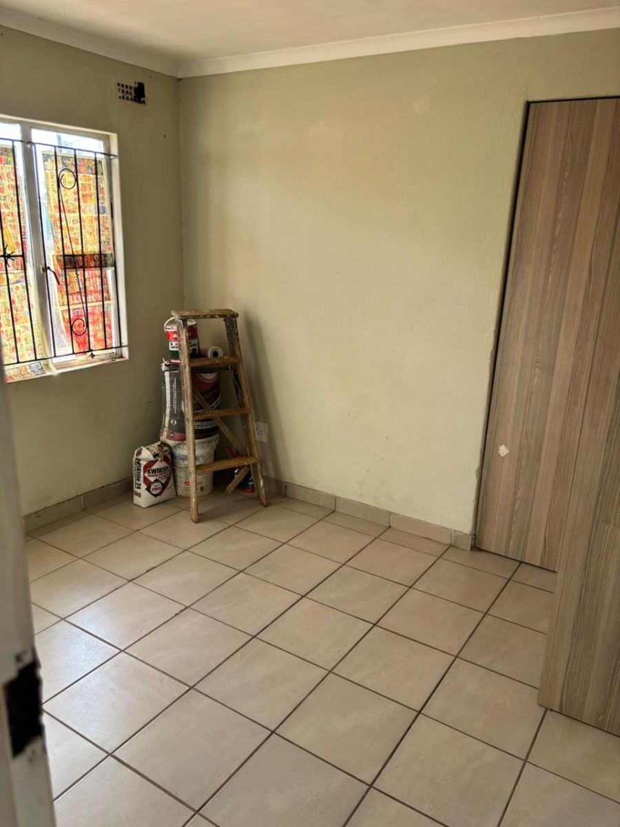 2 Bedroom Property for Sale in Moleleki Gauteng