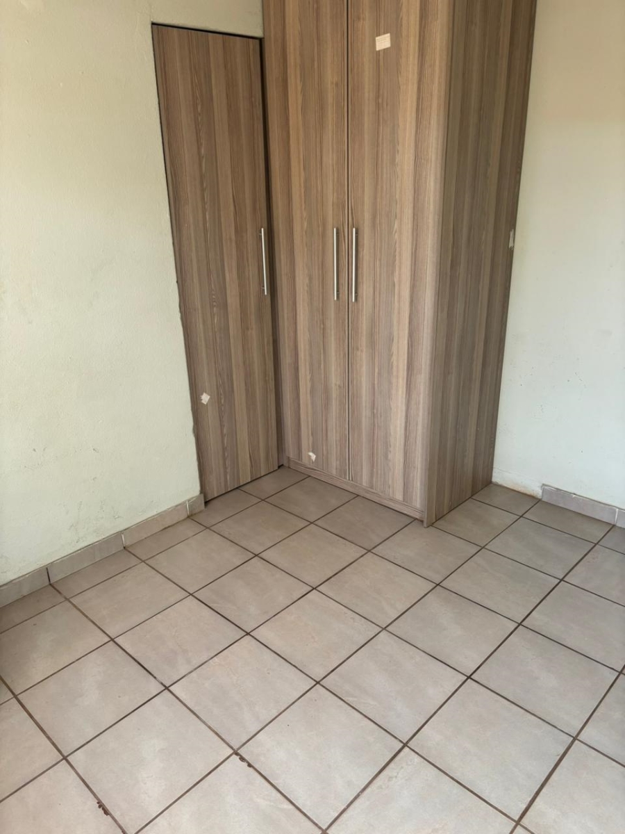 2 Bedroom Property for Sale in Moleleki Gauteng