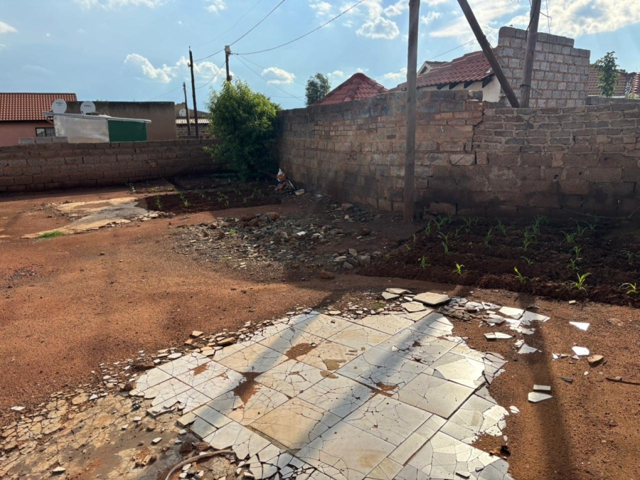 2 Bedroom Property for Sale in Moleleki Gauteng