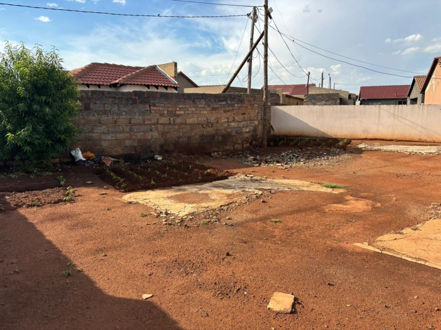 2 Bedroom Property for Sale in Moleleki Gauteng