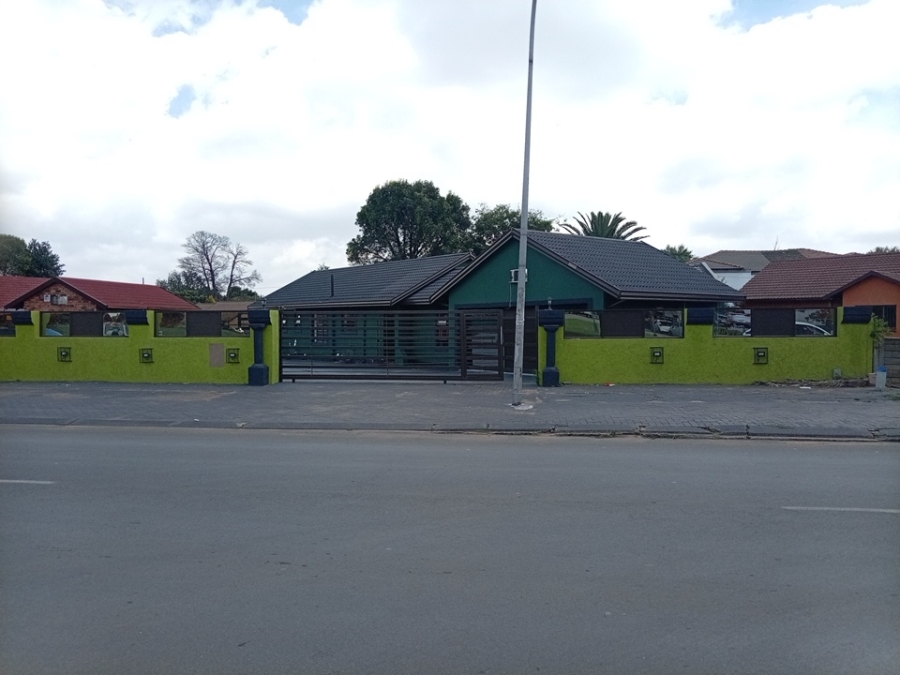 4 Bedroom Property for Sale in Crystal Park Gauteng