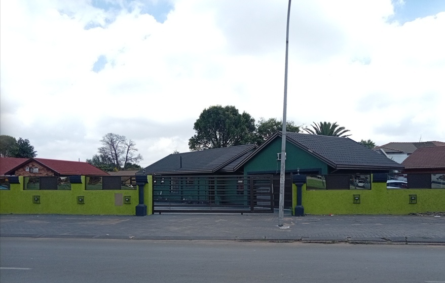 4 Bedroom Property for Sale in Crystal Park Gauteng