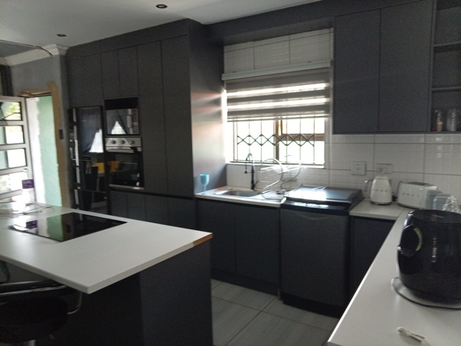 4 Bedroom Property for Sale in Crystal Park Gauteng