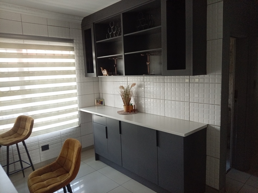 4 Bedroom Property for Sale in Crystal Park Gauteng