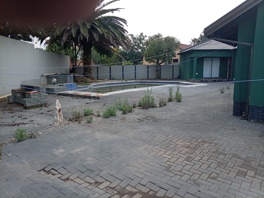 4 Bedroom Property for Sale in Crystal Park Gauteng