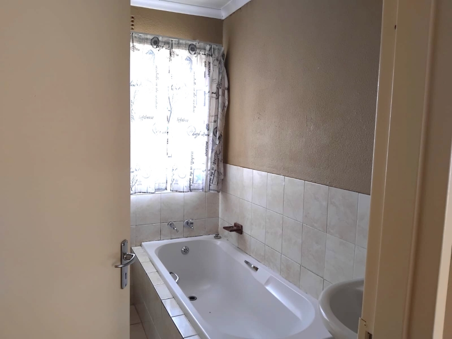 3 Bedroom Property for Sale in Roodekop Gauteng