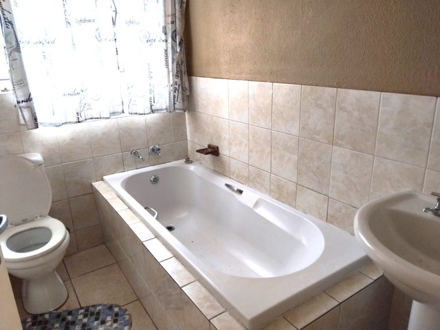 3 Bedroom Property for Sale in Roodekop Gauteng