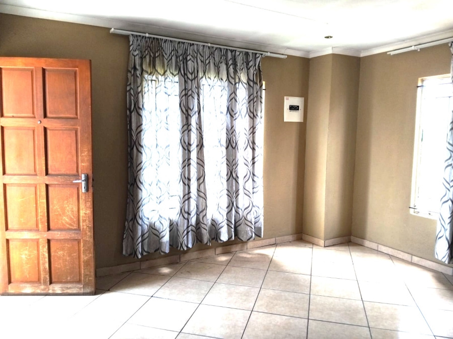 3 Bedroom Property for Sale in Roodekop Gauteng