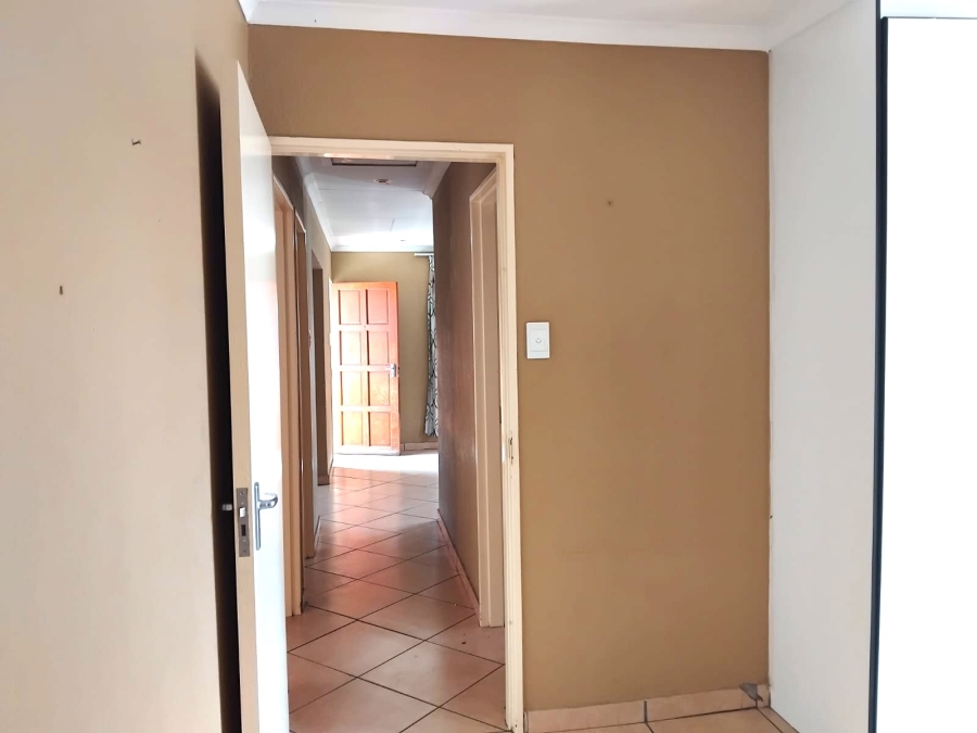 3 Bedroom Property for Sale in Roodekop Gauteng