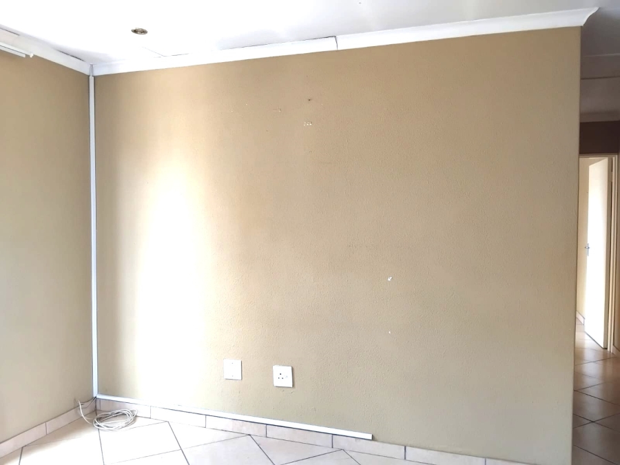 3 Bedroom Property for Sale in Roodekop Gauteng