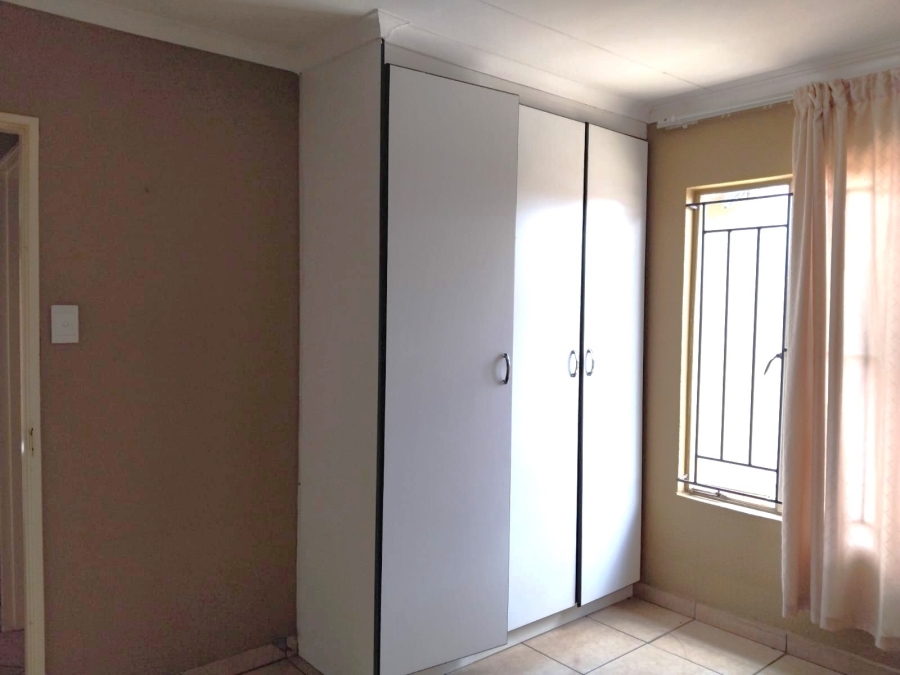 3 Bedroom Property for Sale in Roodekop Gauteng