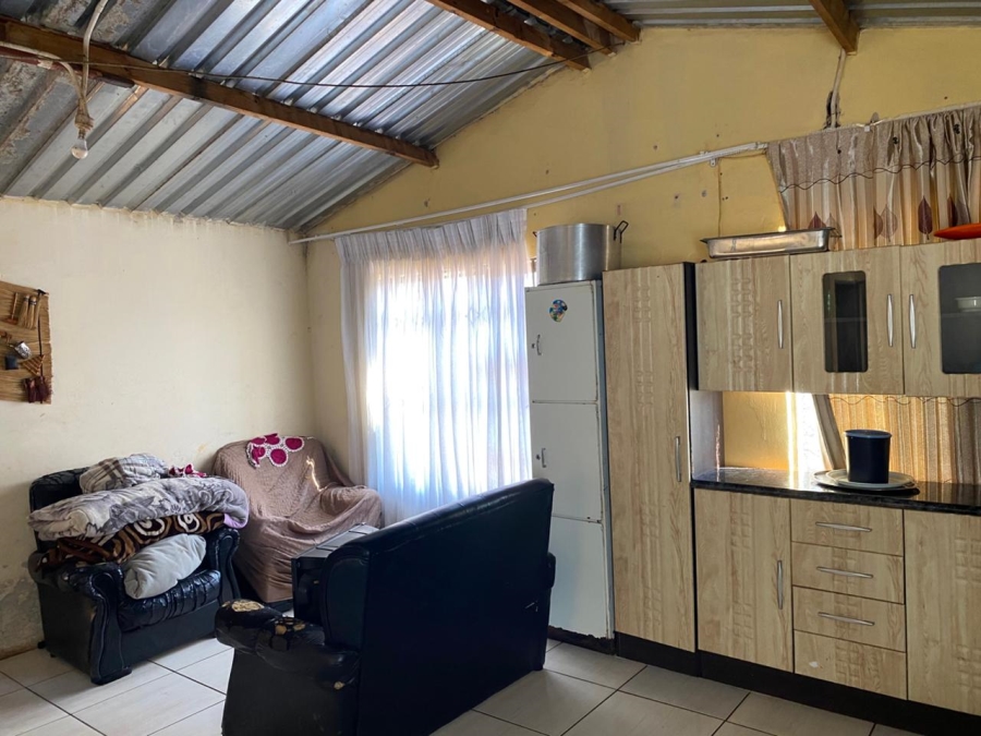 5 Bedroom Property for Sale in Zonkezizwe Gauteng