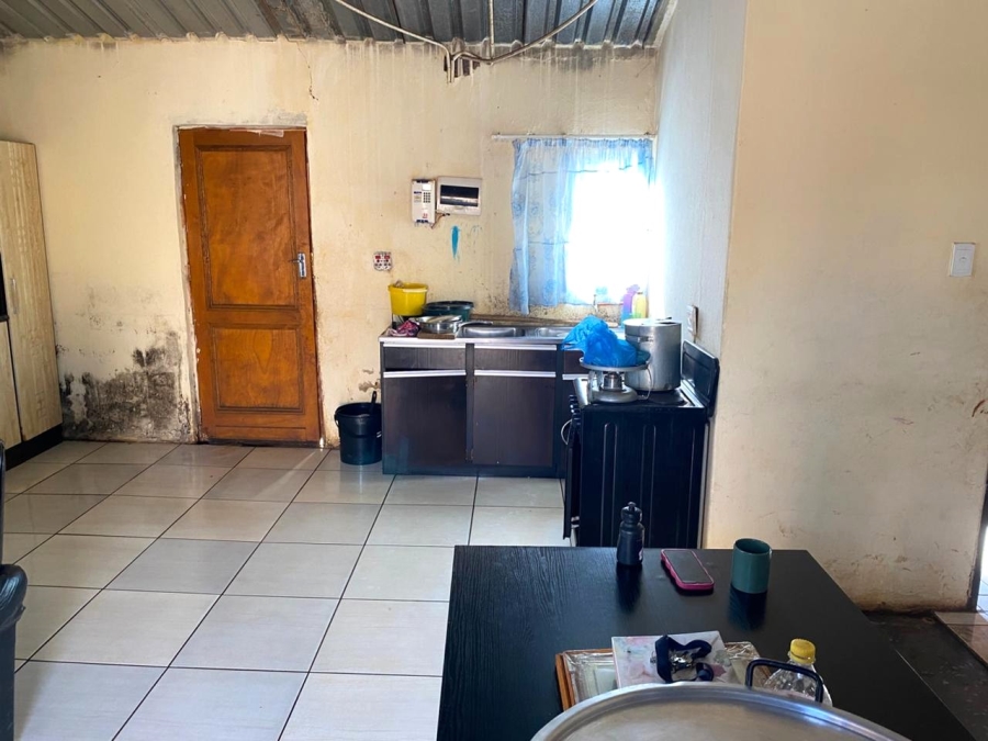 5 Bedroom Property for Sale in Zonkezizwe Gauteng