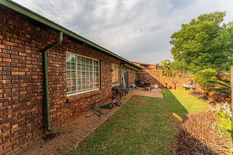 2 Bedroom Property for Sale in Weavind Park Gauteng