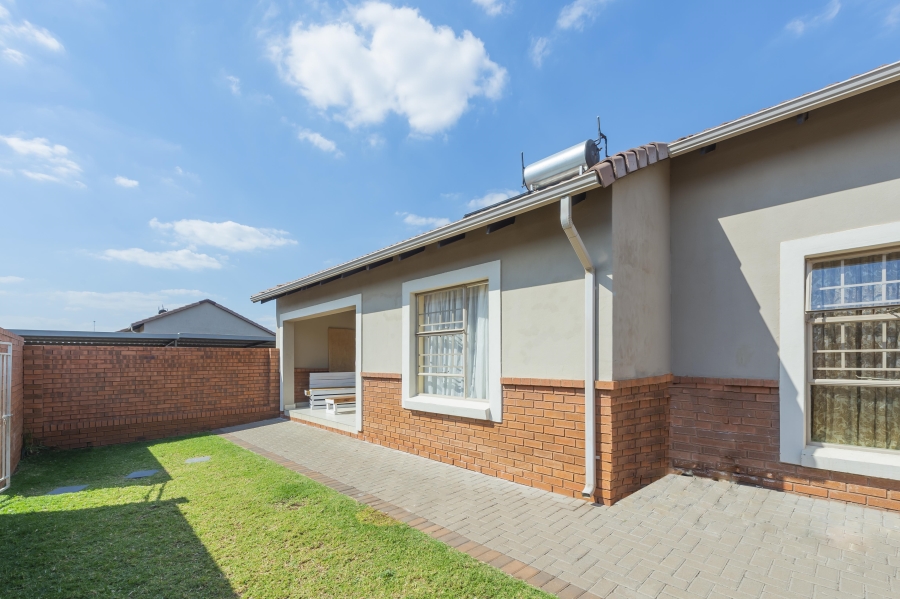 3 Bedroom Property for Sale in Monavoni Gauteng