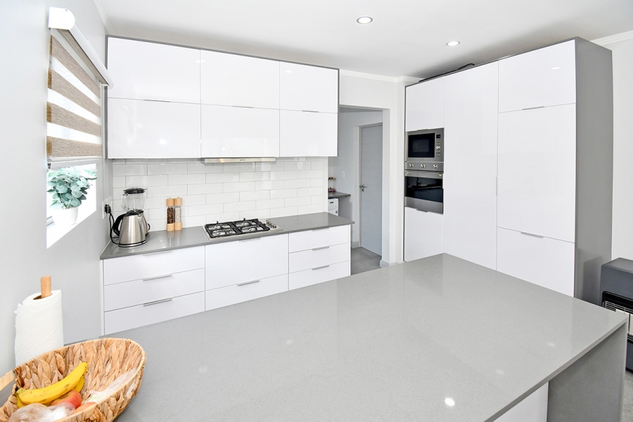 3 Bedroom Property for Sale in Broadacres Gauteng