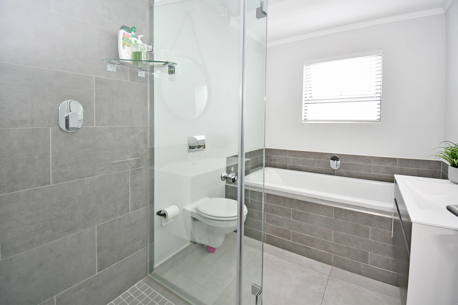 3 Bedroom Property for Sale in Broadacres Gauteng