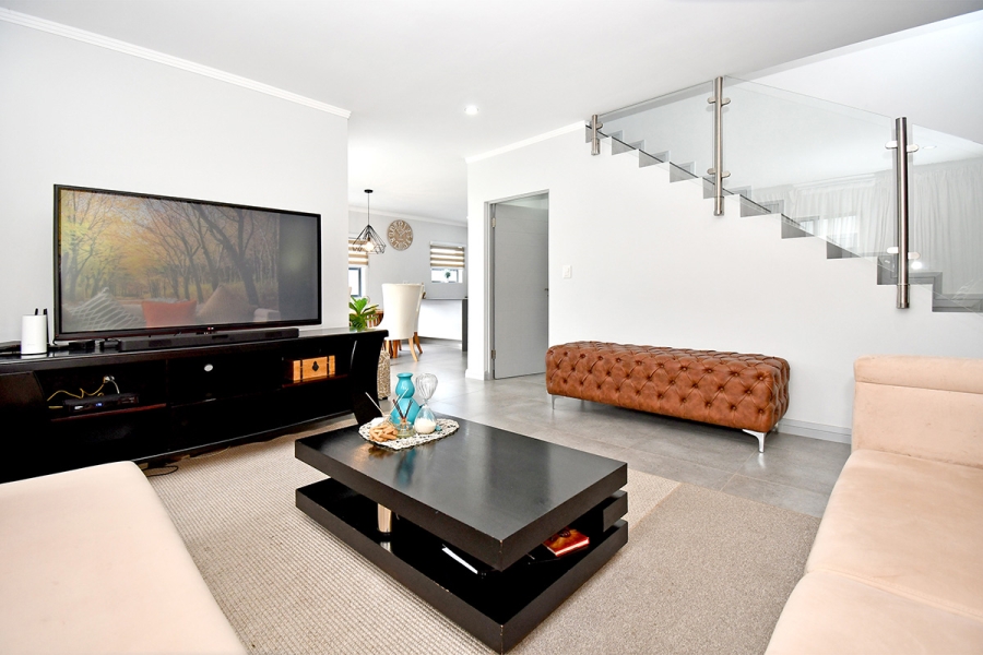 3 Bedroom Property for Sale in Broadacres Gauteng