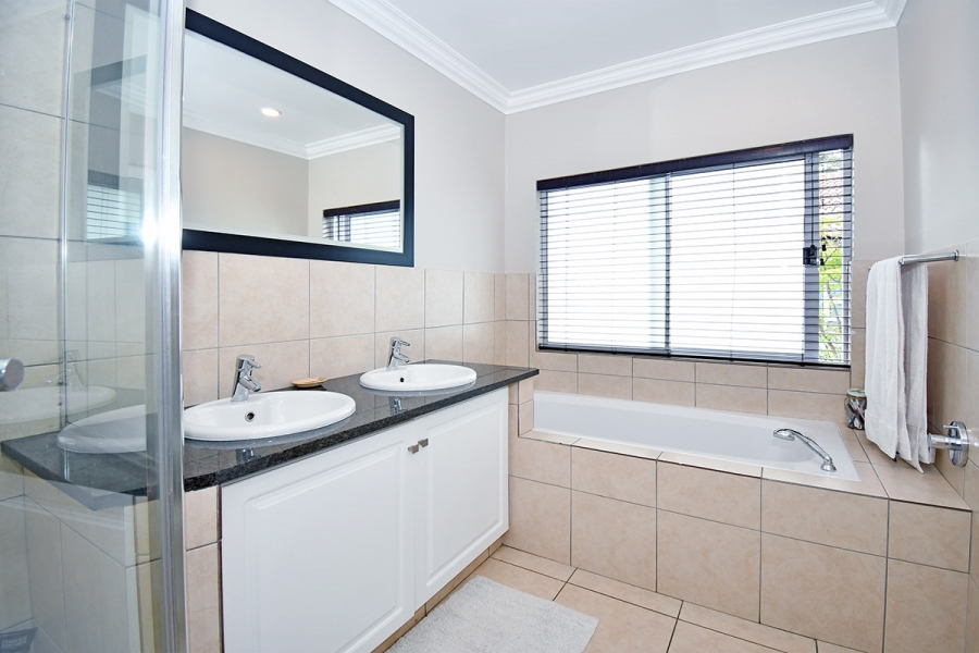 3 Bedroom Property for Sale in Broadacres Gauteng