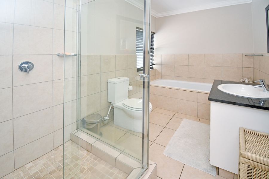 3 Bedroom Property for Sale in Broadacres Gauteng