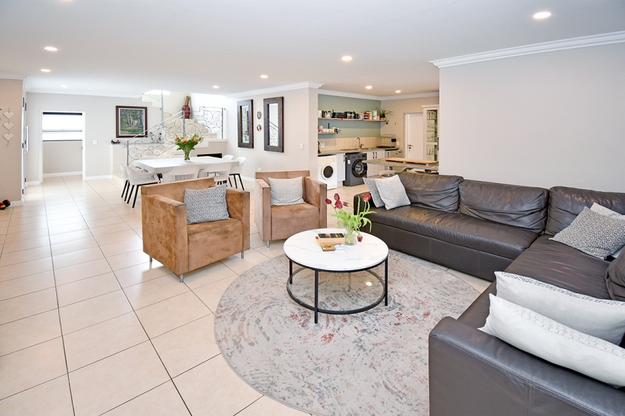 3 Bedroom Property for Sale in Broadacres Gauteng