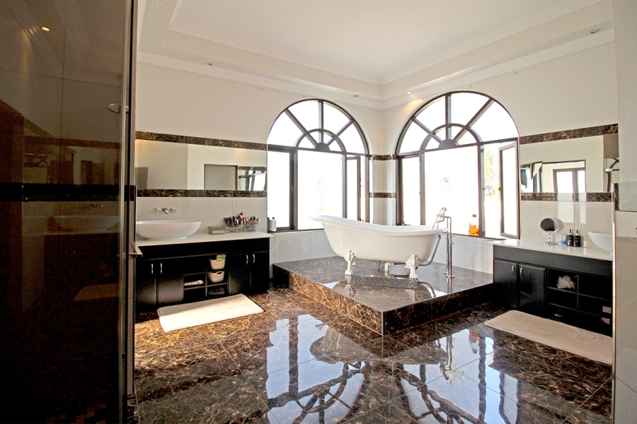 5 Bedroom Property for Sale in Broadacres Gauteng