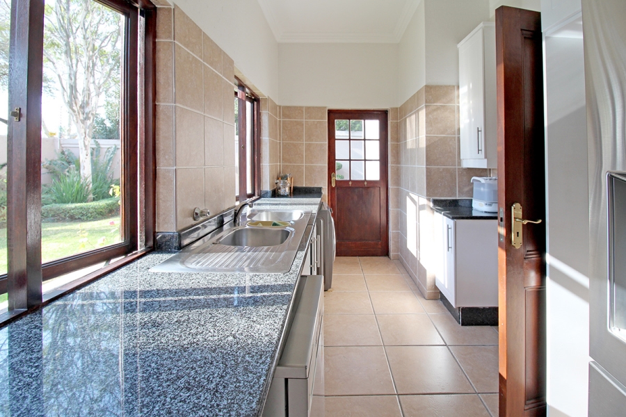 5 Bedroom Property for Sale in Broadacres Gauteng