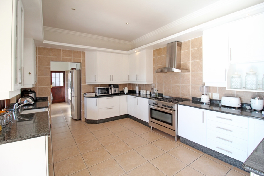 5 Bedroom Property for Sale in Broadacres Gauteng