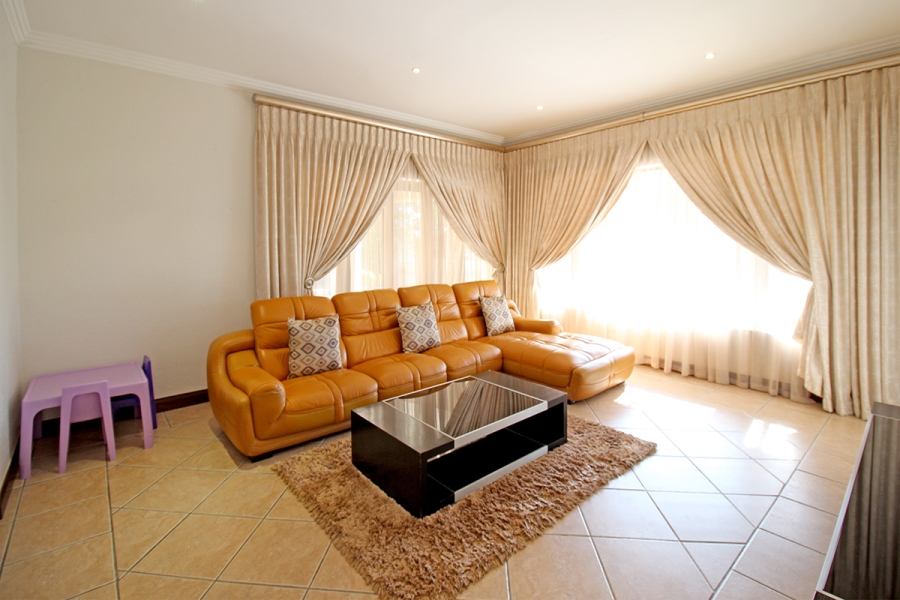 5 Bedroom Property for Sale in Broadacres Gauteng