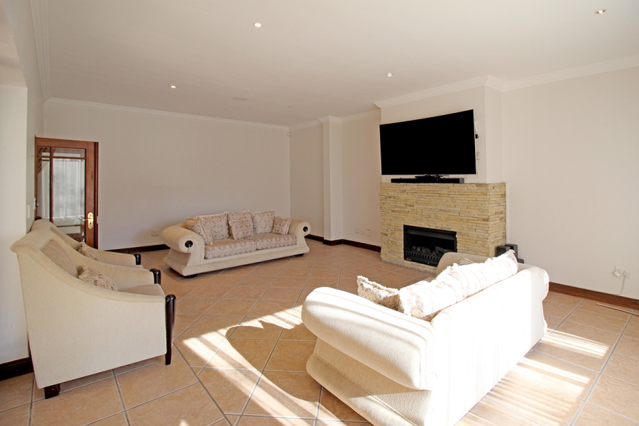 5 Bedroom Property for Sale in Broadacres Gauteng