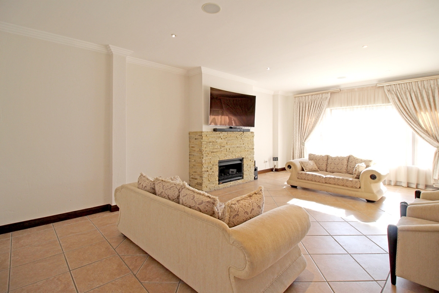 5 Bedroom Property for Sale in Broadacres Gauteng