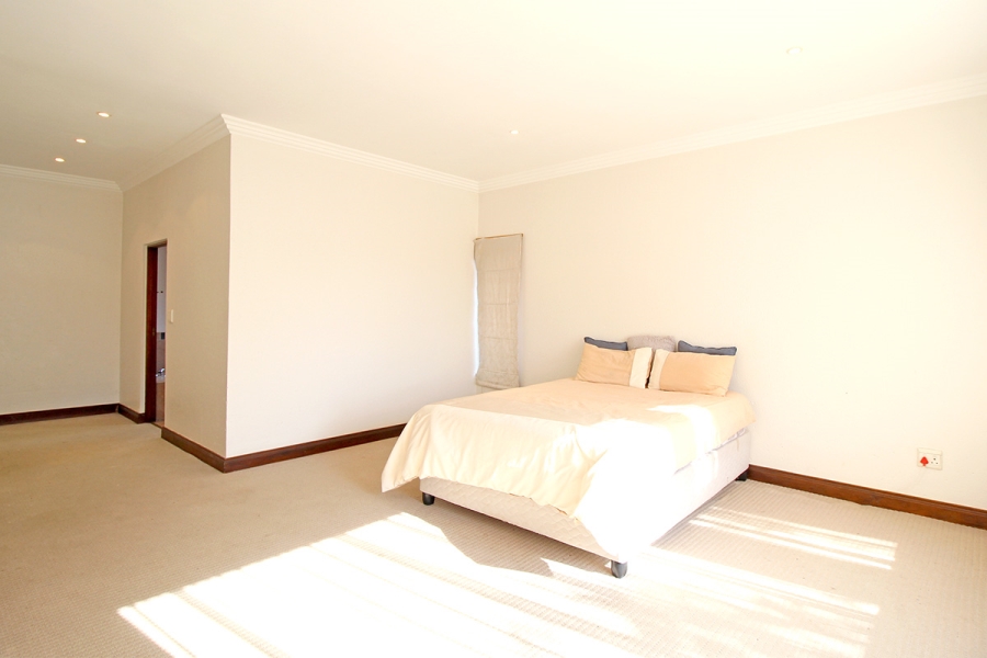 5 Bedroom Property for Sale in Broadacres Gauteng