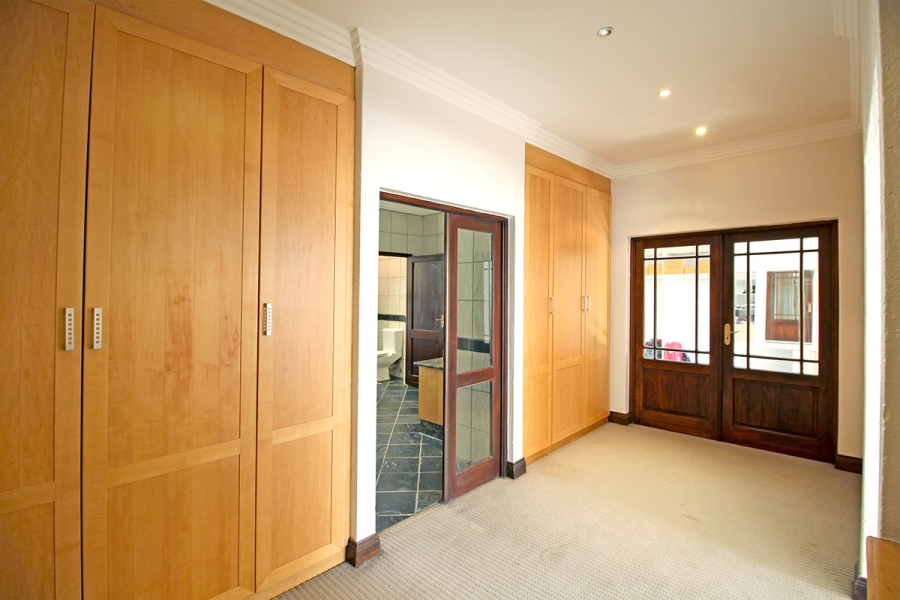 5 Bedroom Property for Sale in Broadacres Gauteng