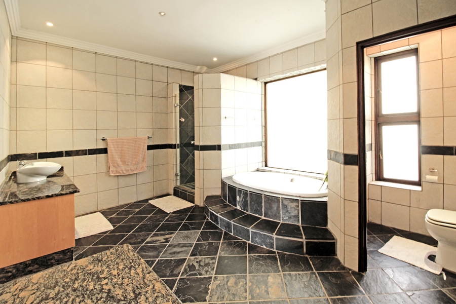 5 Bedroom Property for Sale in Broadacres Gauteng