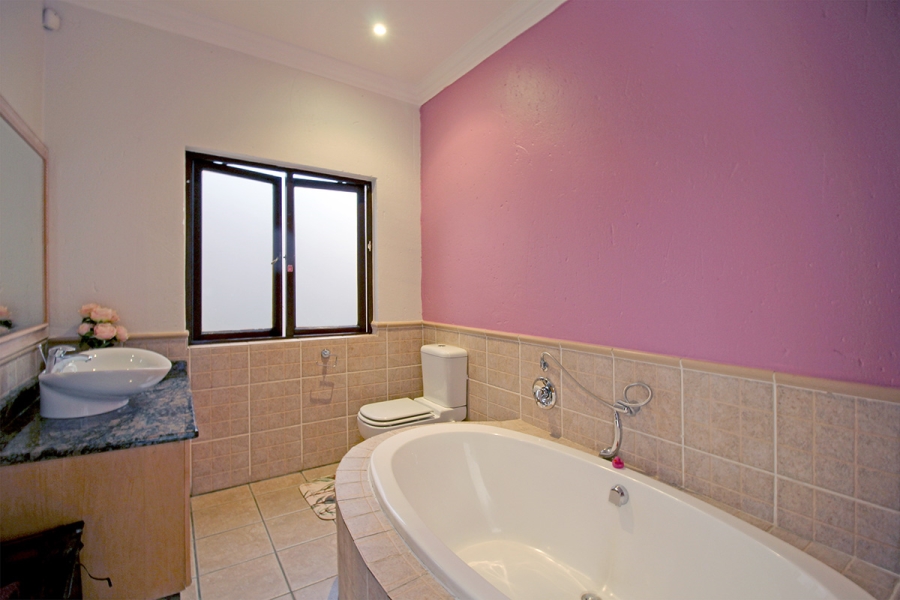 5 Bedroom Property for Sale in Broadacres Gauteng