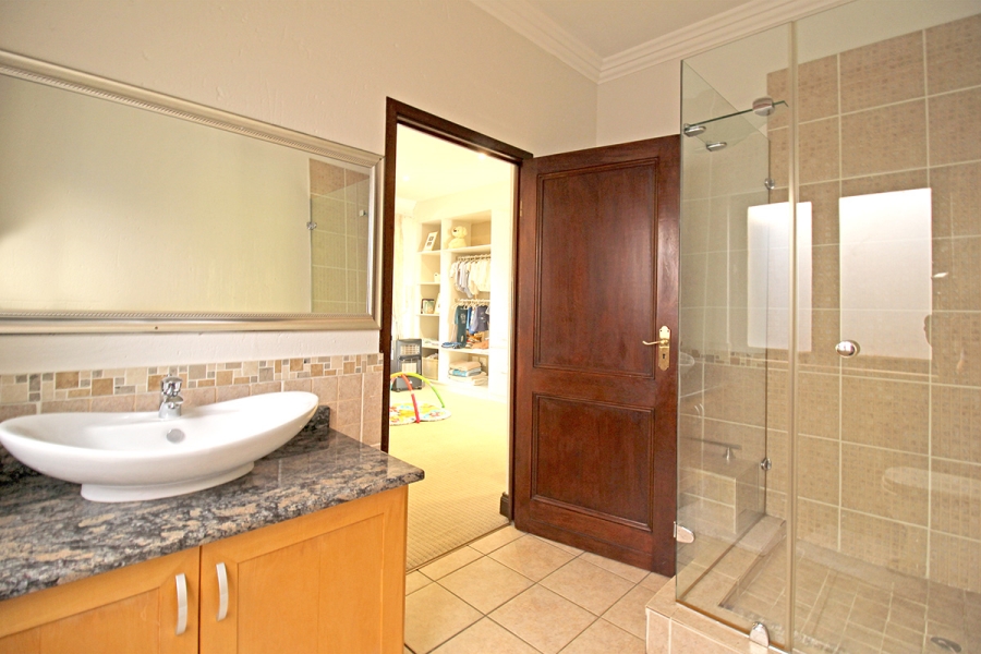 5 Bedroom Property for Sale in Broadacres Gauteng