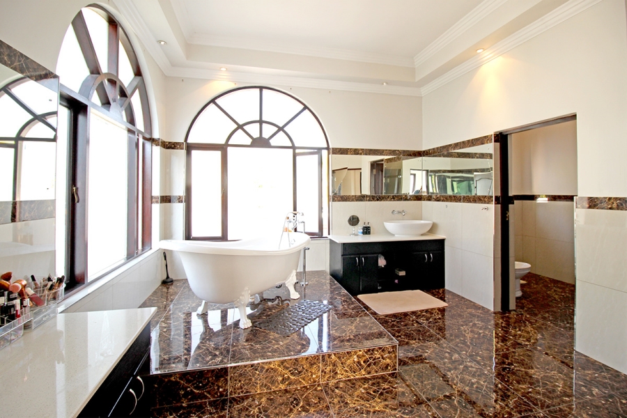 5 Bedroom Property for Sale in Broadacres Gauteng