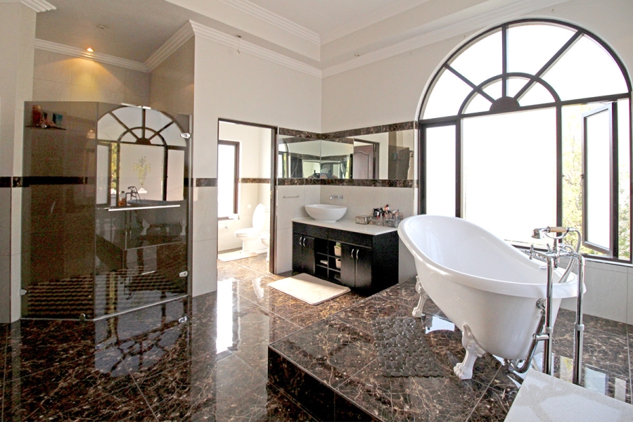 5 Bedroom Property for Sale in Broadacres Gauteng