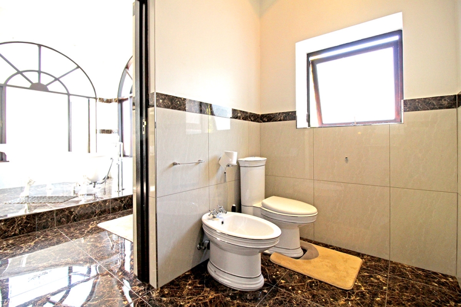 5 Bedroom Property for Sale in Broadacres Gauteng