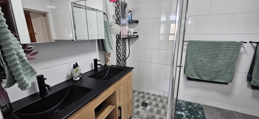 4 Bedroom Property for Sale in Risiville Gauteng