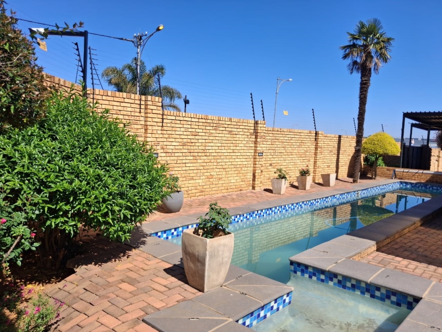 4 Bedroom Property for Sale in Monument Gauteng