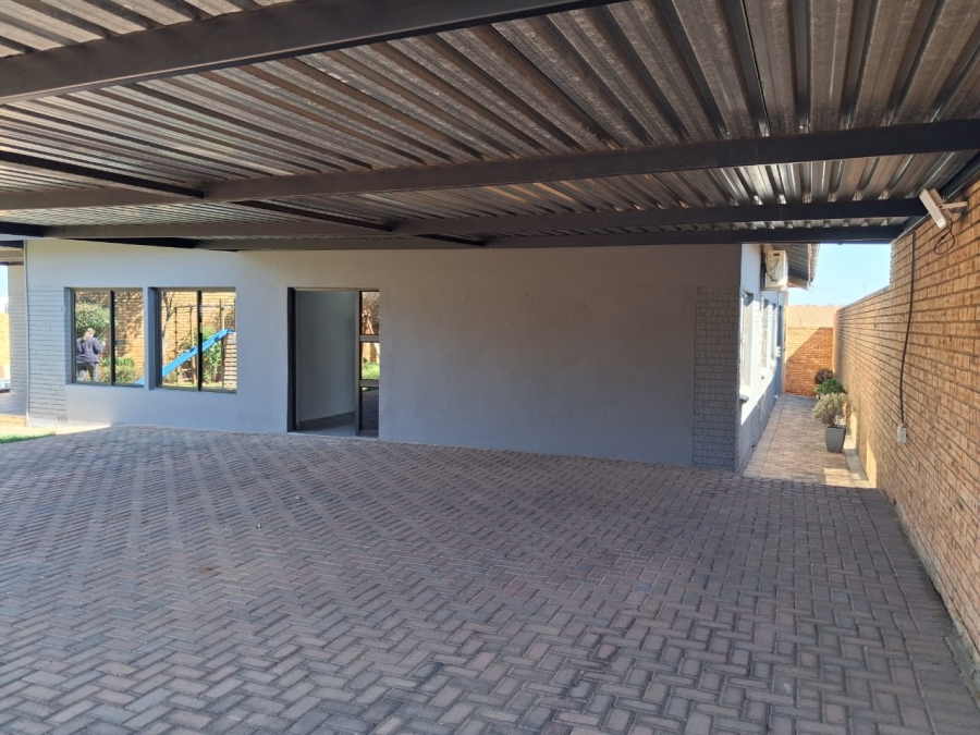 4 Bedroom Property for Sale in Monument Gauteng