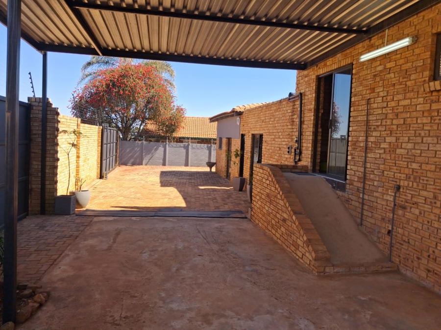4 Bedroom Property for Sale in Monument Gauteng