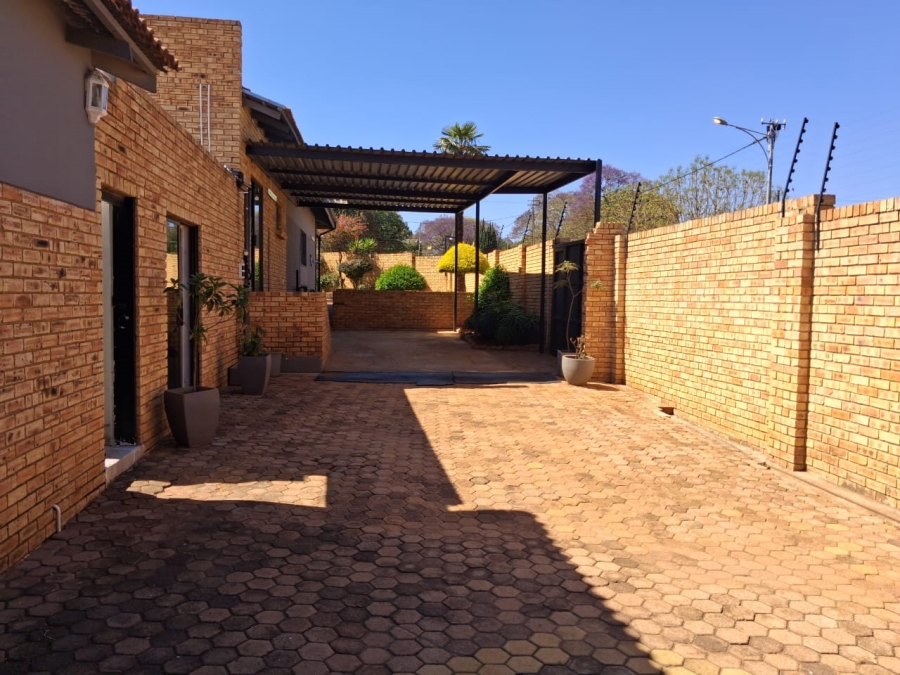 4 Bedroom Property for Sale in Monument Gauteng