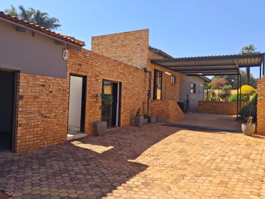 4 Bedroom Property for Sale in Monument Gauteng