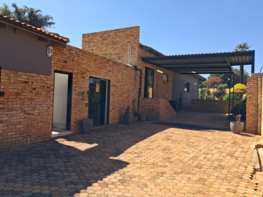 4 Bedroom Property for Sale in Monument Gauteng