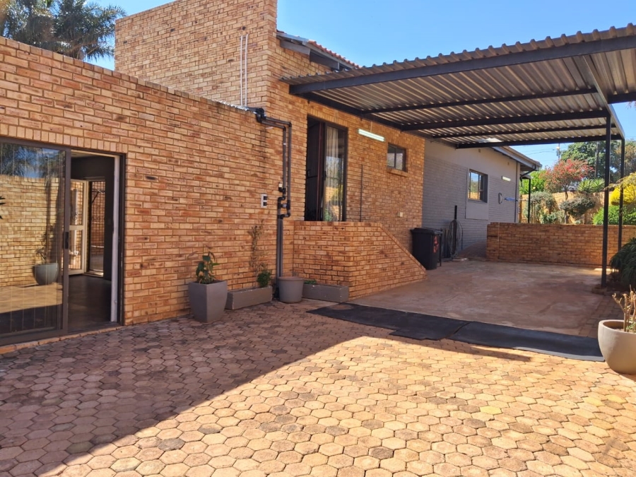 4 Bedroom Property for Sale in Monument Gauteng