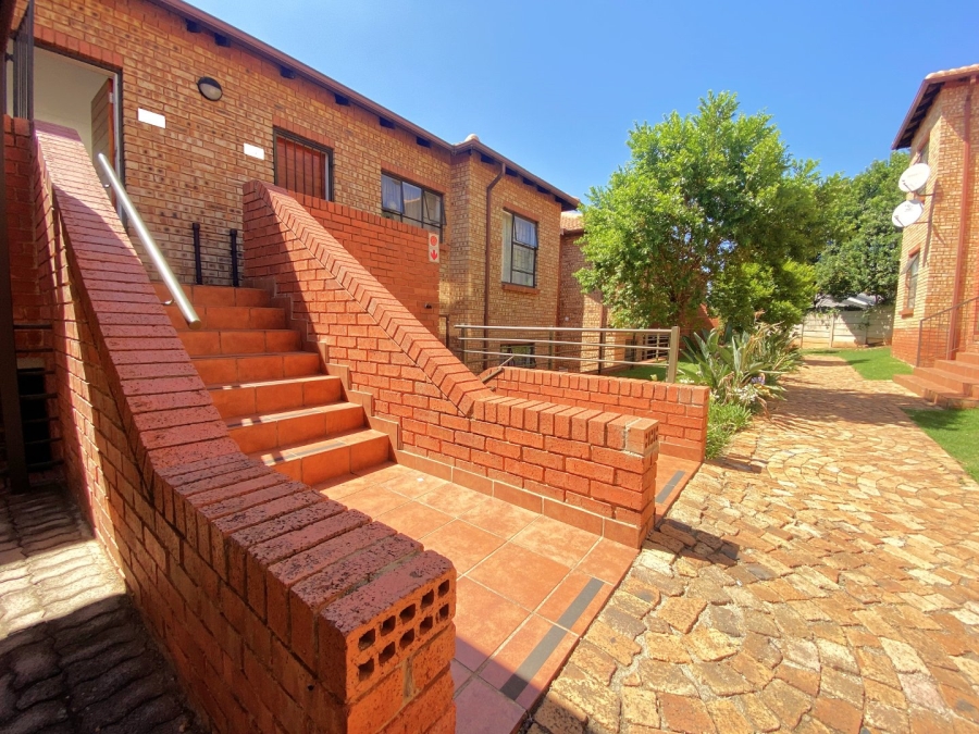 2 Bedroom Property for Sale in Weltevreden Park Gauteng