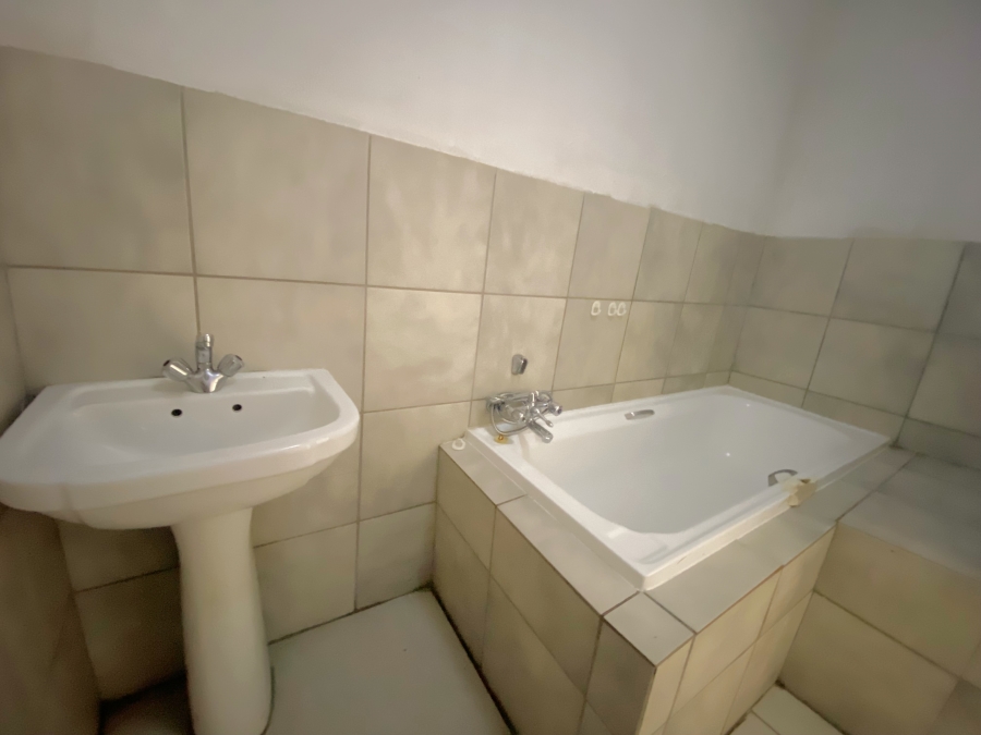 2 Bedroom Property for Sale in Wilro Park Gauteng