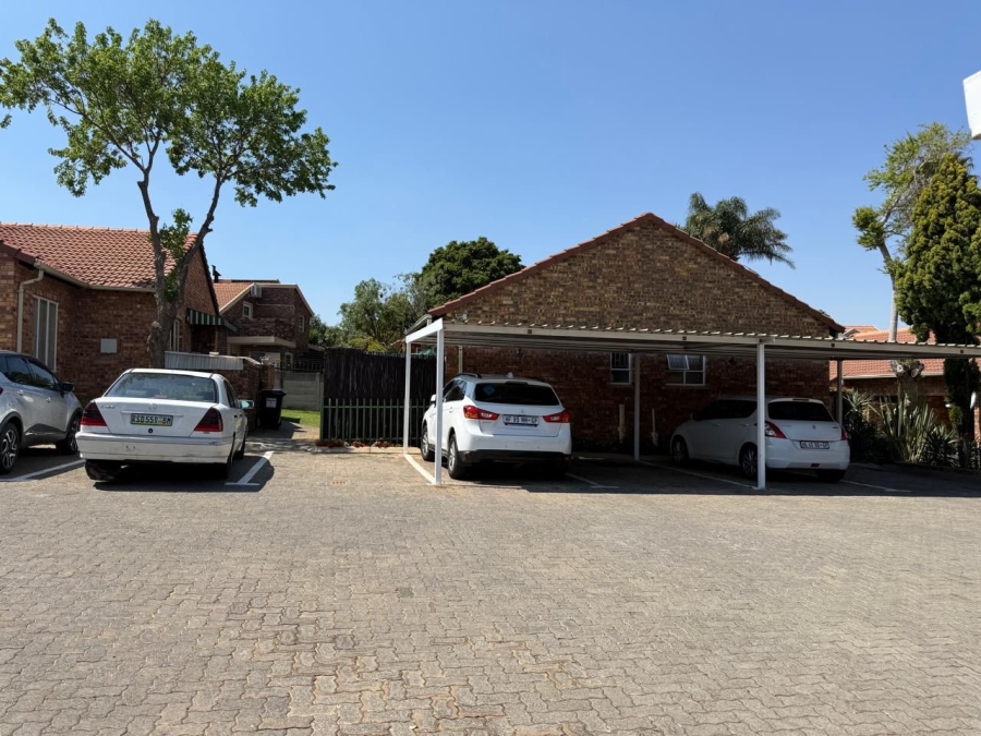 2 Bedroom Property for Sale in Allens Nek Gauteng